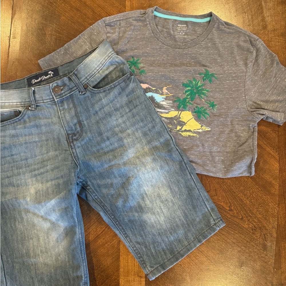 Men’s Shorts (28) and T-Shirt (S) outfit.